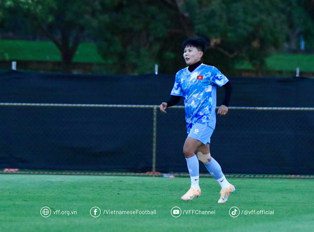 Bích Thùy cùng tuyển nữ Việt Nam sẵn sàng cho cuộc so tài với Ấn Độ. Ảnh: VFF