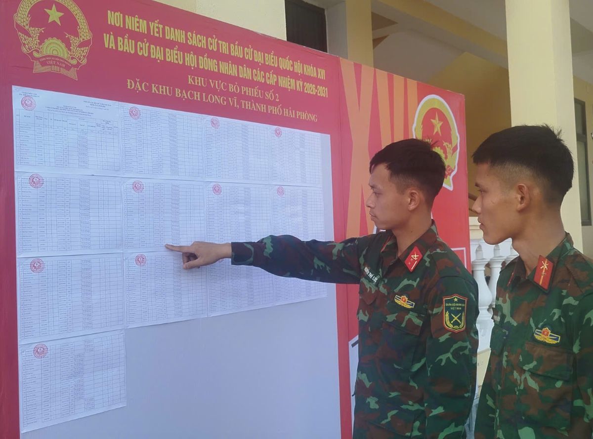 Soldiers of the Bach Long Vi Island Defense Battalion excitedly look forward to the festival of the country. Photo: Xuan Nha
