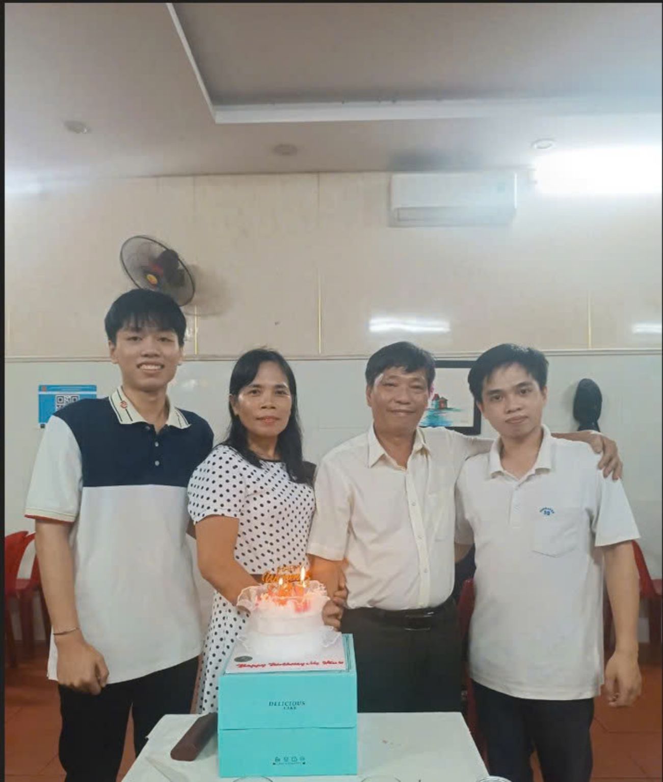 The happiness of Mr. Tam, Ms. Ve and their children. Photo: Character provided