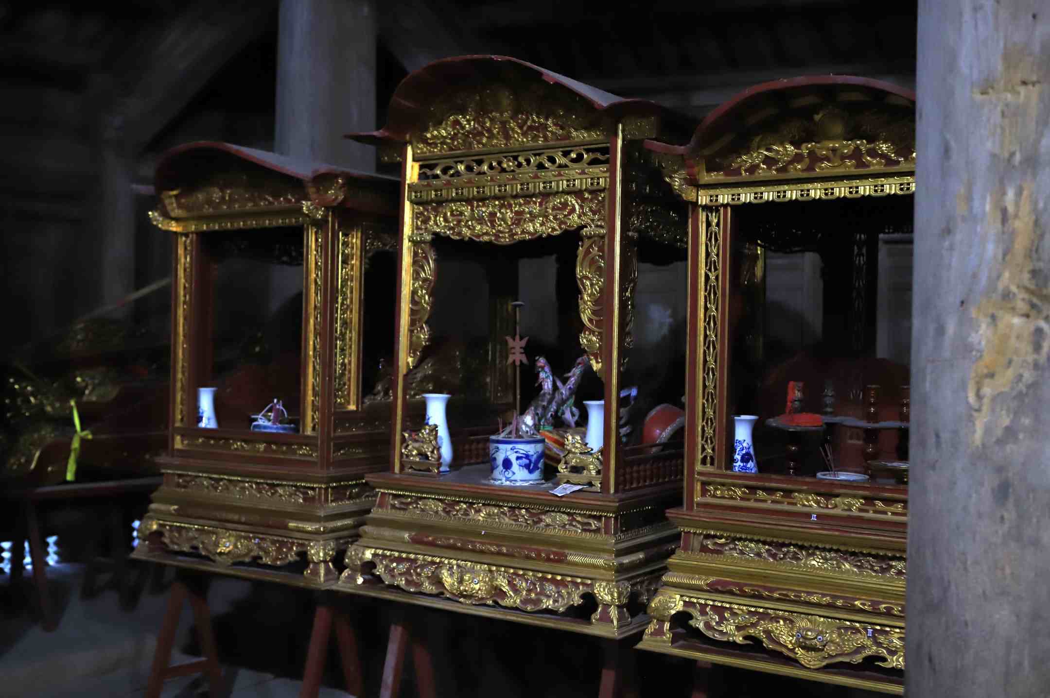 Các kiệu rước phục vụ lễ hội. Ảnh: Minh Vũ