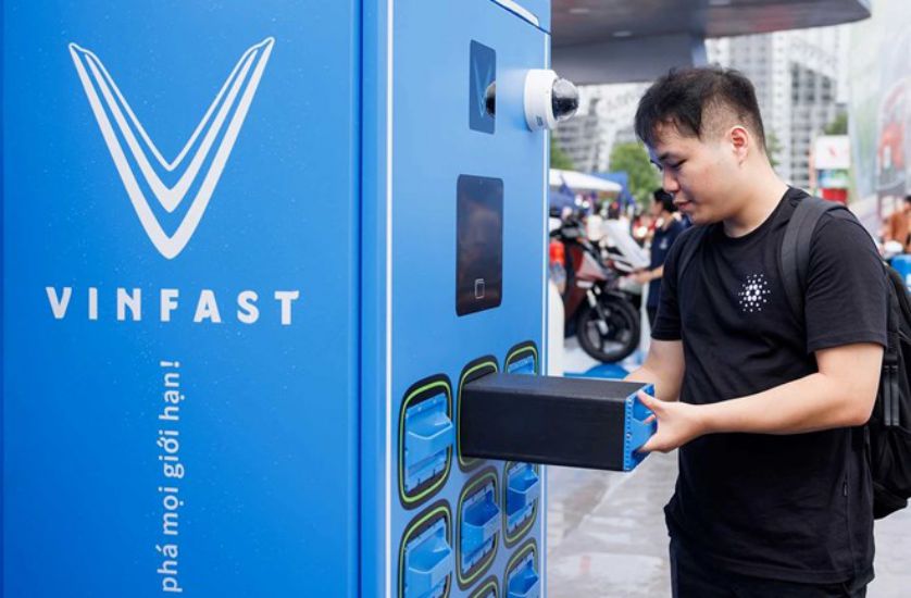 Electric vehicle battery exchange stations are increasingly popular, integrated right at electric vehicle charging points, convenient for searching and using. Photo: VINFAST