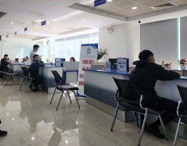 Người dân phản ánh khó làm thủ tục hành chính vì cán bộ nghỉ phép Người dân phản ánh khó làm thủ tục hành chính vì cán bộ nghỉ phép