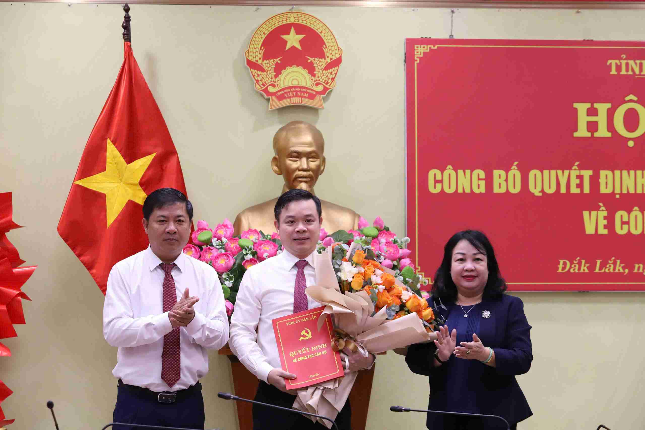 ドー・フウ・フイ氏、党中央委員会候補委員、省党委員会副書記がダクラク省人民委員会党委員会書記の職に任命されました。写真:タイ・ダイ