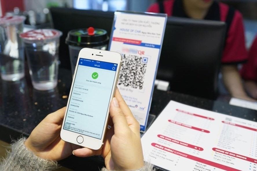 Bac Ninh implementa sincrónicamente soluciones de pago electrónico vinculadas a la lucha contra la evasión fiscal. Foto: Gia Mieu