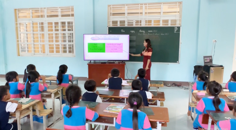 科目の目的は、読解、作文、スピーキング、リスニングの4つのスキルを通じて、生徒の言語能力(ラグライ語)を発達させることです。VGP写真