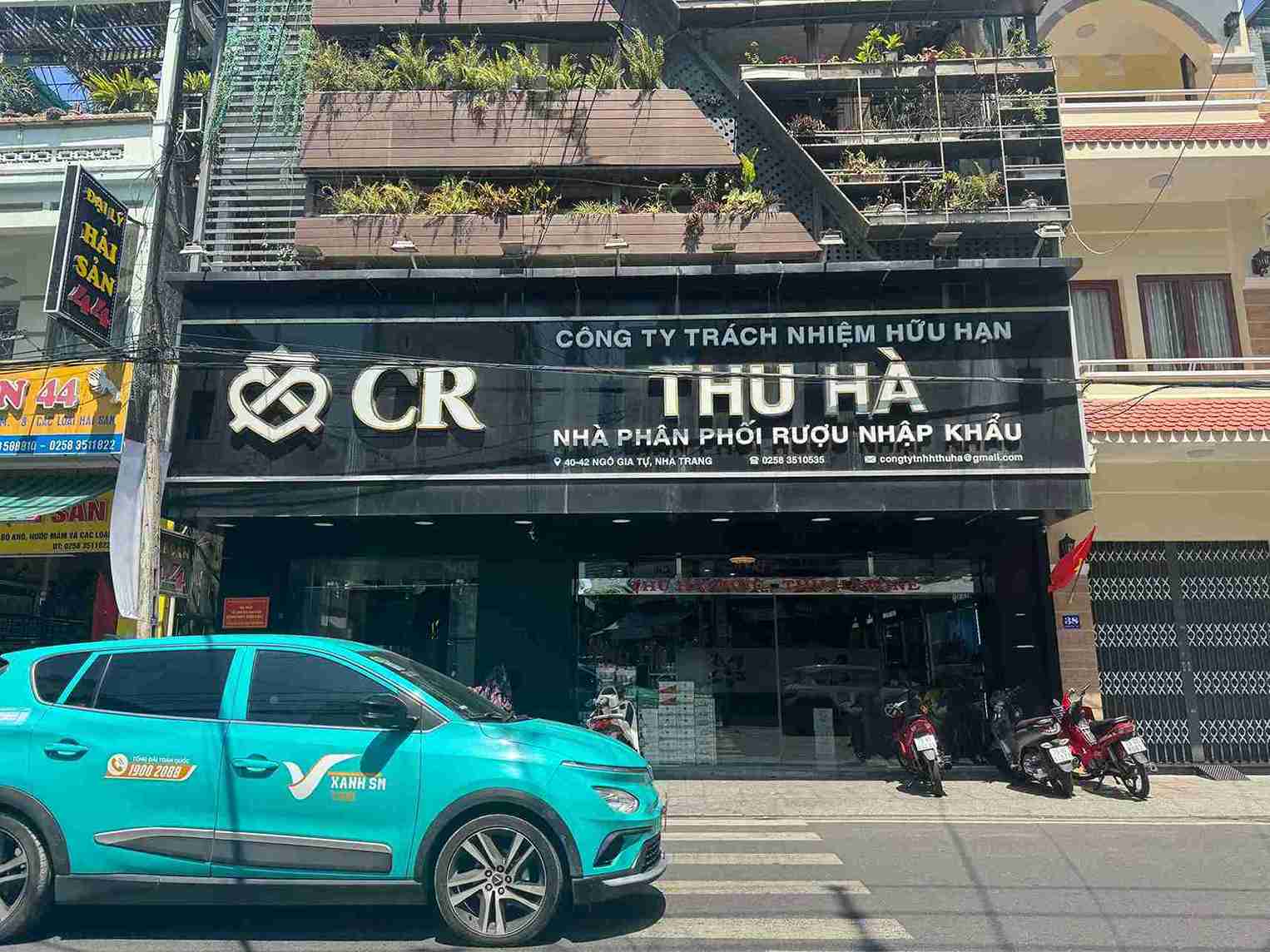 VKSND tỉnh Khánh Hòa vừa ban hành cáo trạng truy tố nhiều bị can liên quan đến buôn bán rượu lậu tại Công ty TNHH Thu Hà. Ảnh: Hữu Long