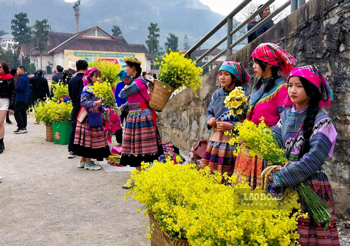 Trải nghiệm chợ phiên truyền thống tại Bắc Hà. Ảnh: Thanh Bình
