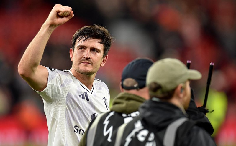 Nếu Harry Maguire cũng rời đội vào hè này, Man United cần bổ sung trung vệ mới ngay lập tức khi tấm vé Champions League 2026-2027 coi như đã nằm trong tay. Ảnh: AFP