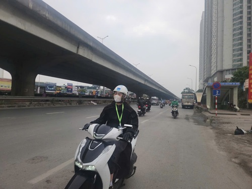 Đi ngược chiều: Hành vi nguy hiểm, mức phạt lên đến 40 triệu đồng. Ảnh: Minh Hạnh 