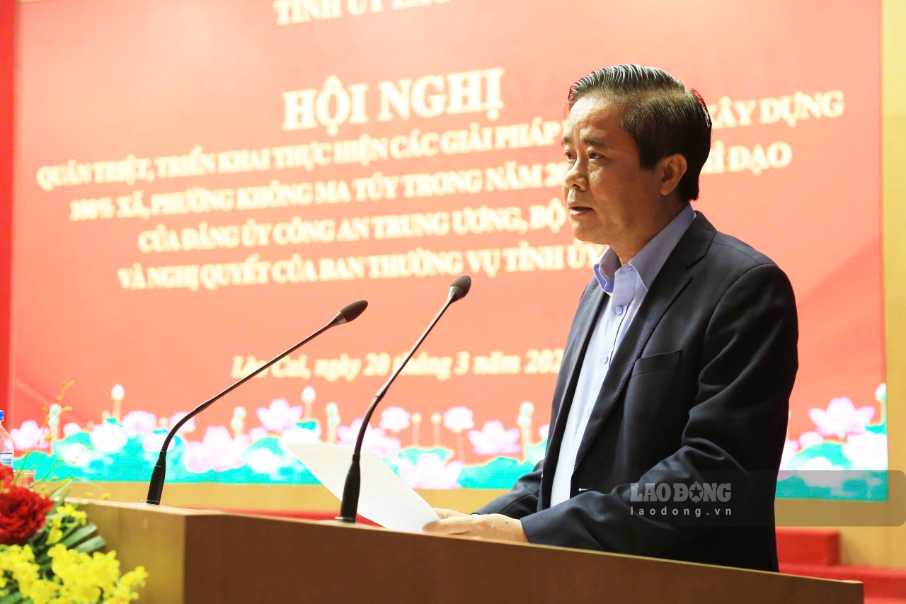 Ông Phan Đăng Toàn - Bí thư Đảng ủy phường Sa Pa phát biểu tham luận tại Hội nghị. Ảnh: Văn Đức