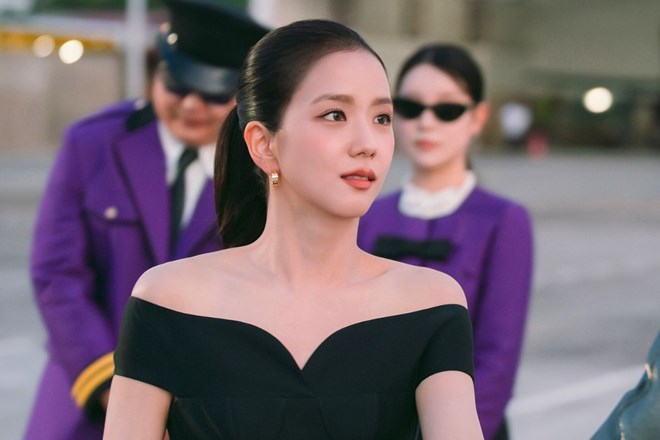 Dù diễn xuất của Jisoo vẫn gây tranh cãi nhưng “vẫn đạt được kết quả tốt. Ảnh: Nhà sản xuất phim.