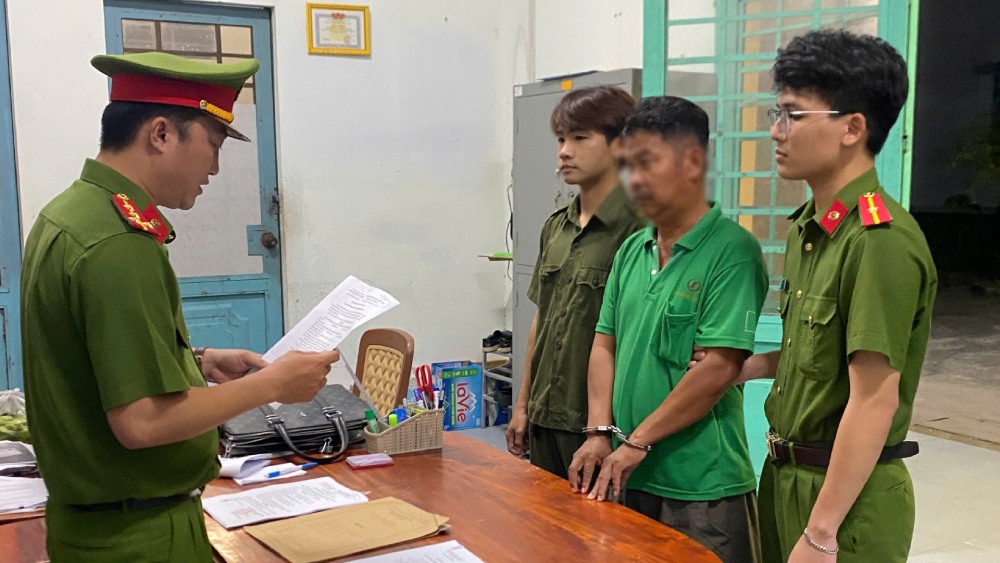 Chau Chanh is being temporarily detained for investigation into the act of "Lewd acts against people under 16 years old". Photo: CACC