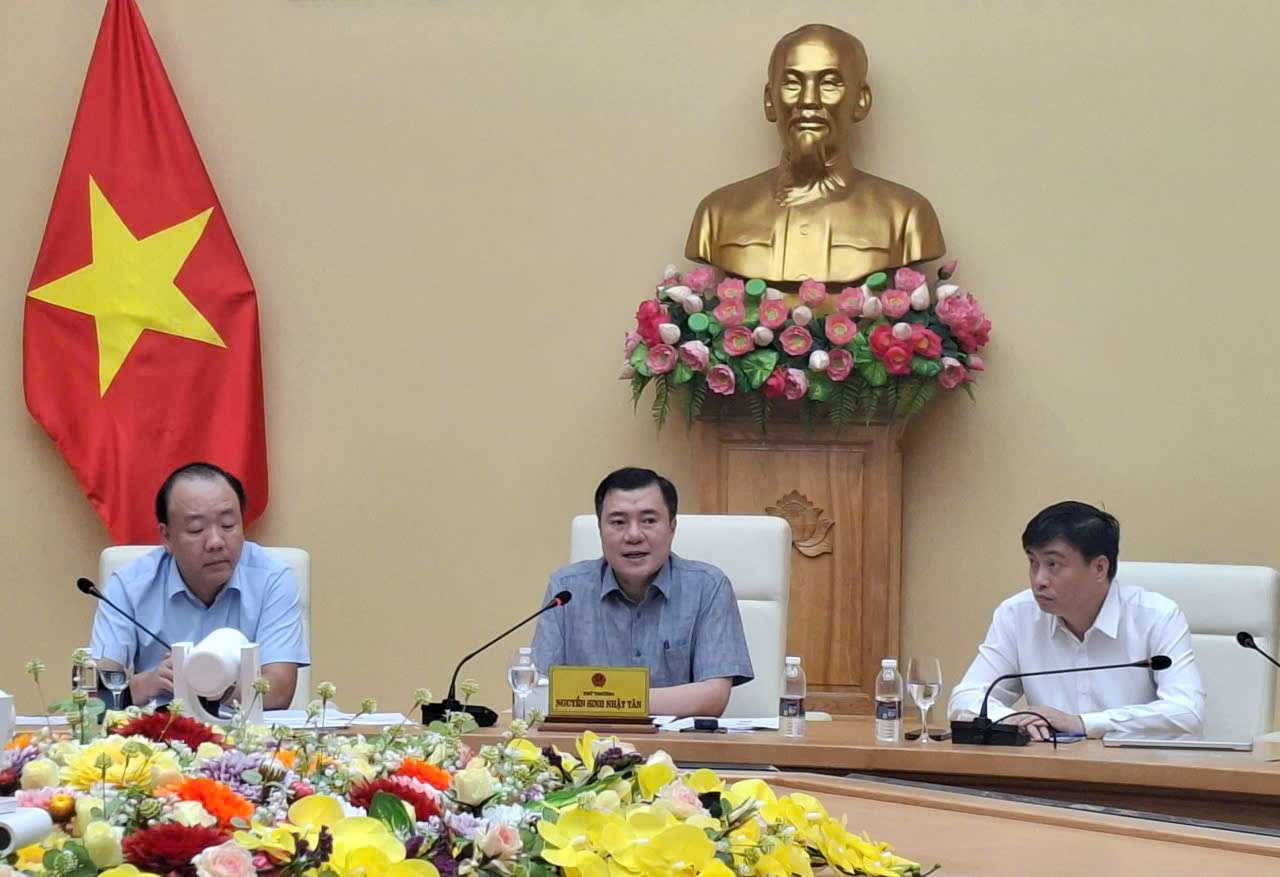 Thứ trưởng Nguyễn Sinh Nhật Tân phát biểu khai mạc hội nghị. Ảnh: Tuyết Lan 