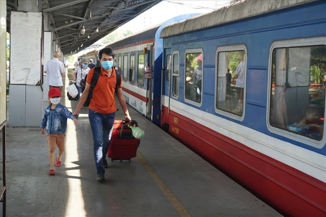Fuel fluctuations, the railway industry adjusts prices for the 3rd time in 13 days. Photo: Minh Quan