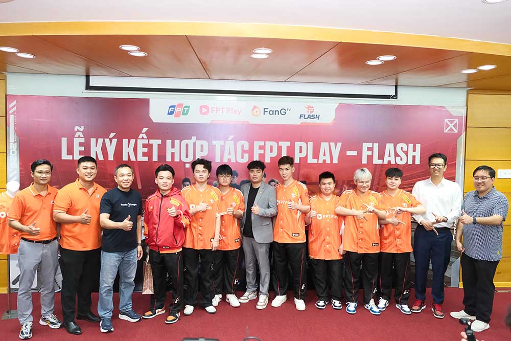 Buổi lễ kí kết hợp tác chiến lược giữa FPT Play và Team Flash diễn ra đầy long trọng. Ảnh: FPT Play