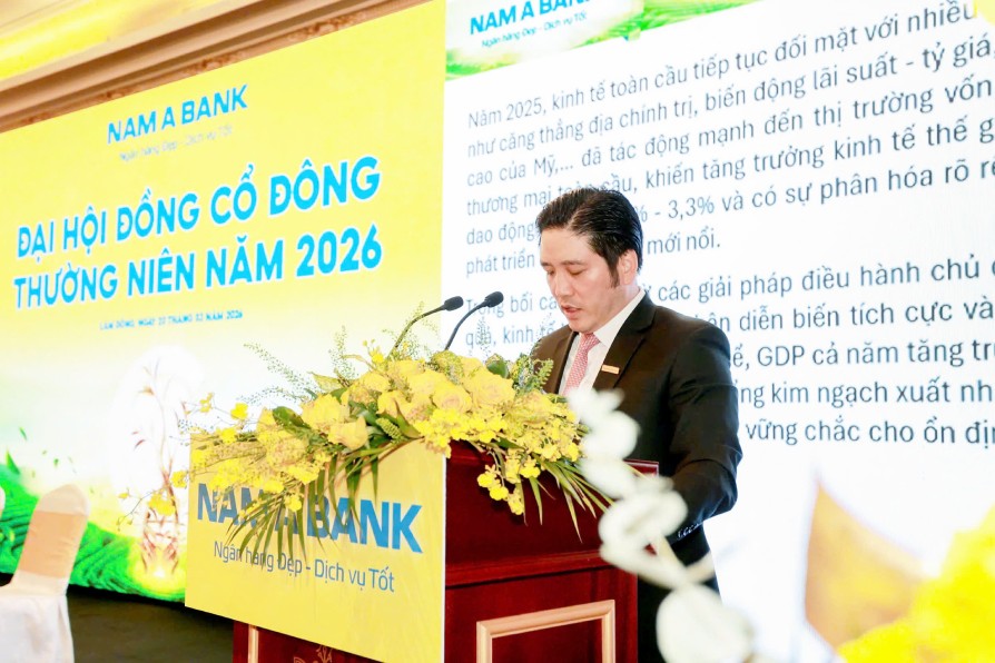Ông Trần Khải Hoàn, Thành viên HĐQT kiêm Quyền Tổng giám đốc Nam A Bank phát biểu tại Đại hội