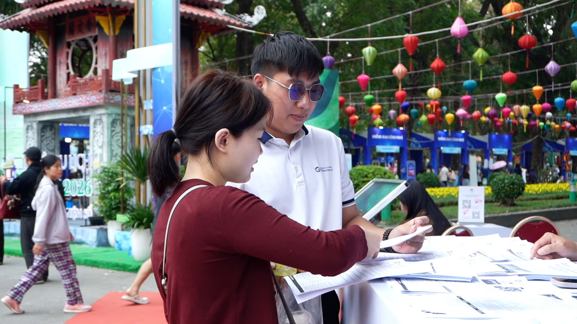 Doanh nghiệp du lịch Hà Nội đẩy mạnh ứng dụng công nghệ số trong quảng bá và tiếp cận khách hàng. Ảnh: Trang Anh