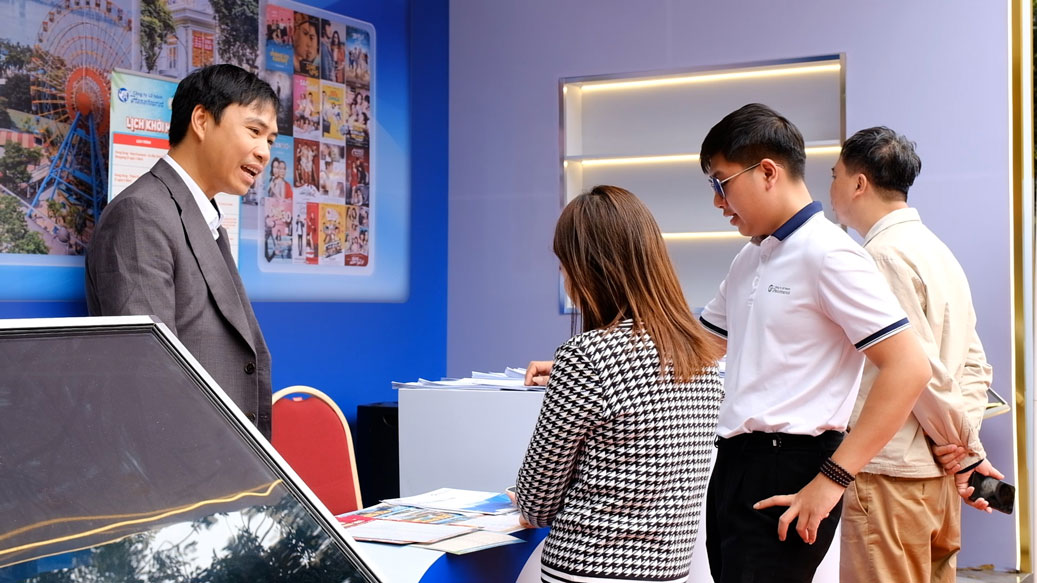 Many travel businesses in Hanoi are striving to change their approach to customers in the digital age. Photo: My Ly