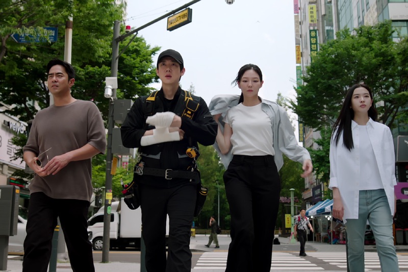 Yoo Yeon Seok trong phim “Luật sư bóng ma”. Ảnh: FPT Play