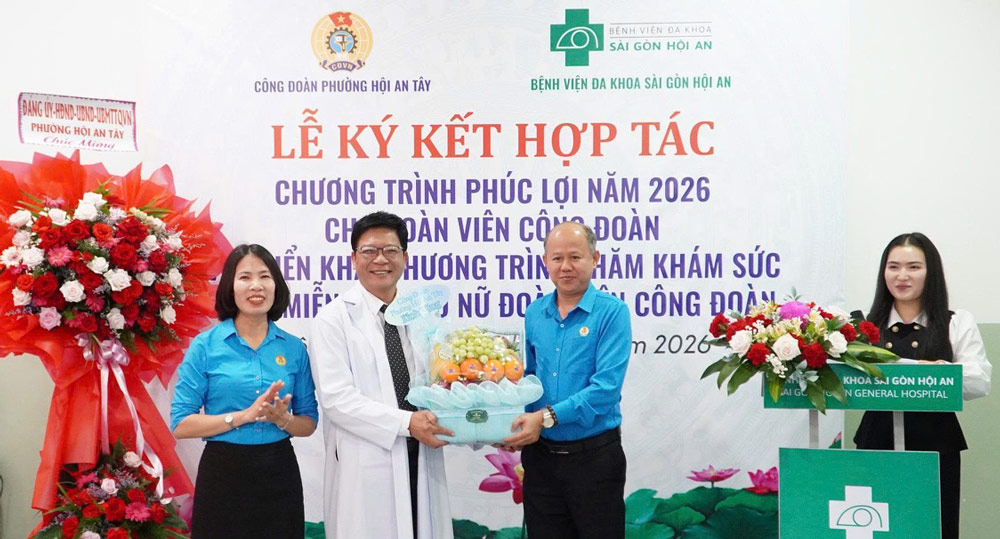 Hoi An Tay Ward Trade Union, Da Nang and Saigon Hoi An General Hospital sign welfare agreement for 2026. Photo: Da Nang Trade Union.