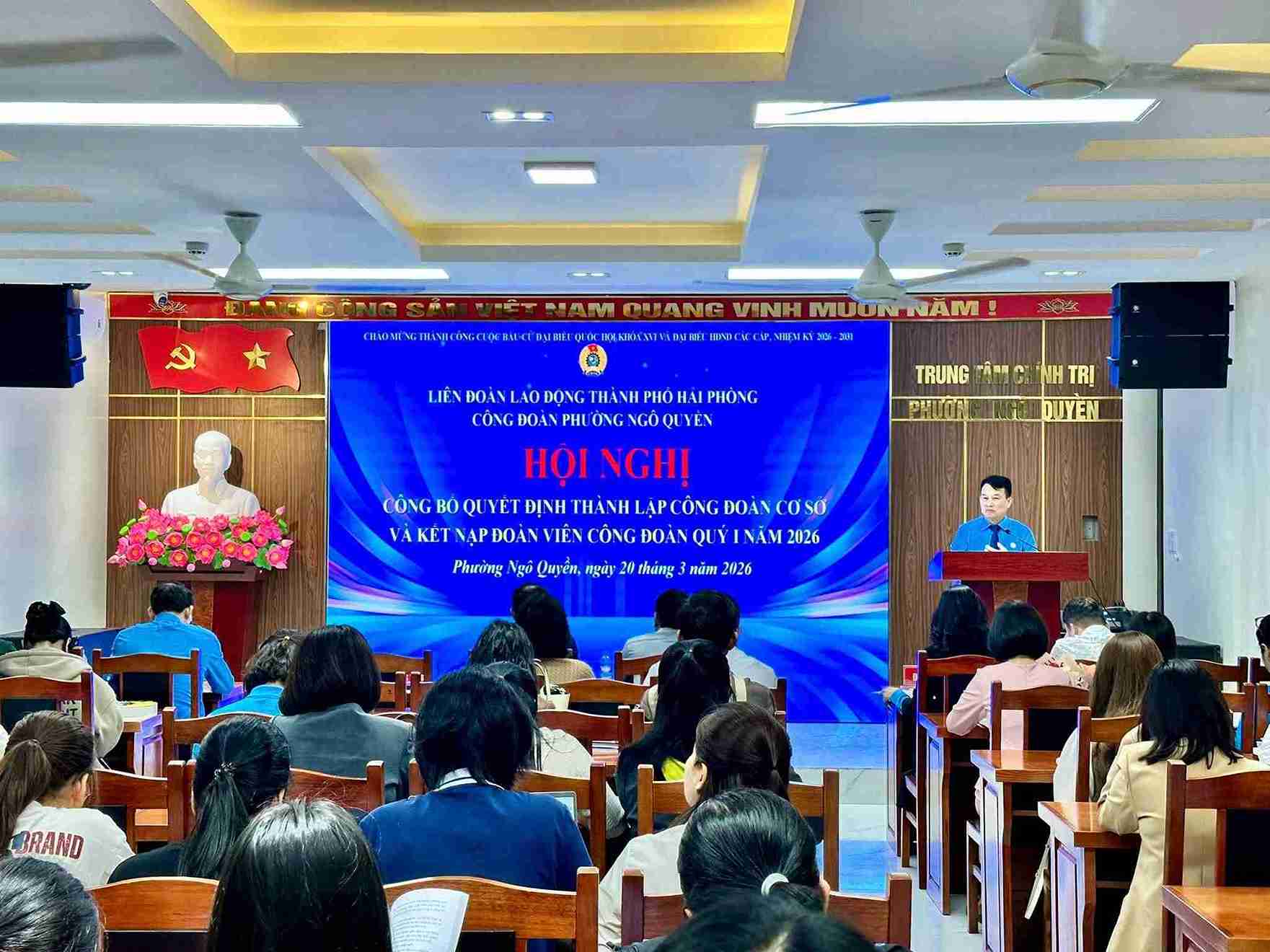 Quang cảnh buổi lễ công bố quyết định thành lập Công đoàn cơ sở. Ảnh: Công đoàn phường Ngô Quyền