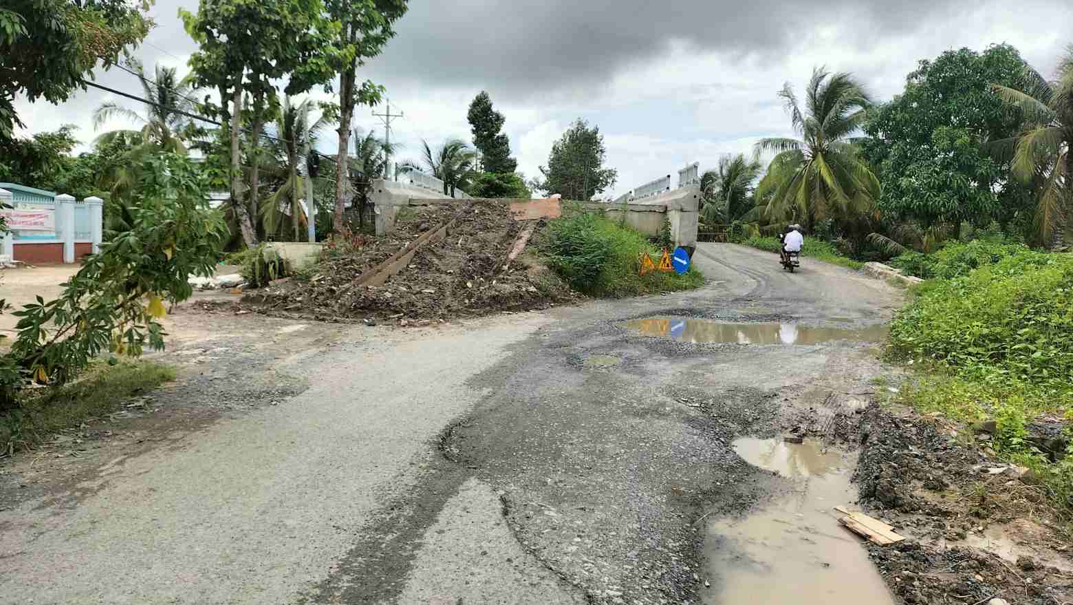 Đường Ninh Quới - Ngan Dừa vào mùa mưa khó qua lại, ảnh chụp năm 2021. Ảnh: Nhật Hồ.