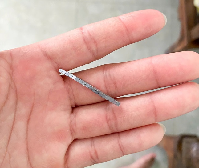 患者の腹腔から約20個の磁石が取り出されました。写真:BVCC