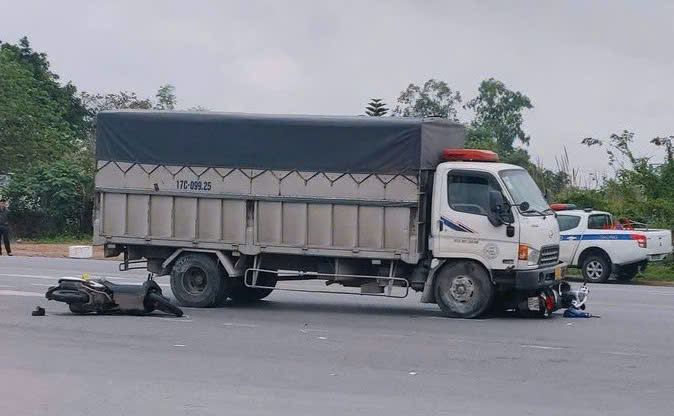 Scene of the chain collision on National Highway 10 in Ninh Binh. Photo: Dieu Anh