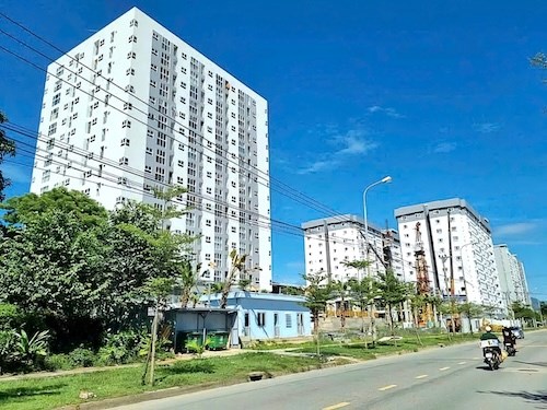 The income ceiling for buying social housing for husband and wife can be up to 50 million VND per month. Photo: Nguyen Linh.
