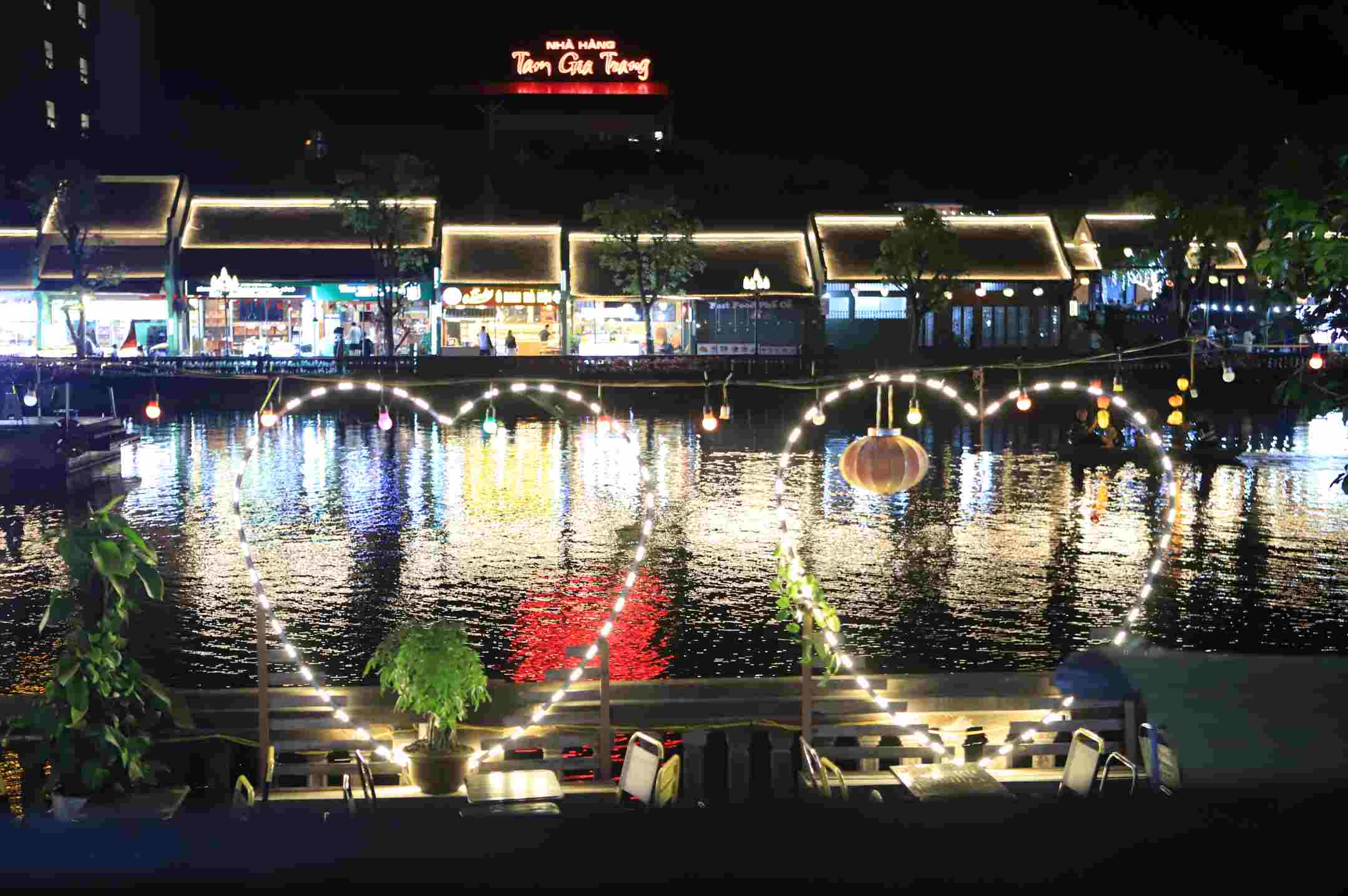 จุดถ่ายรูปสวยๆ ริมทะเลสาบกีหลาน ภาพ: มินห์ วู