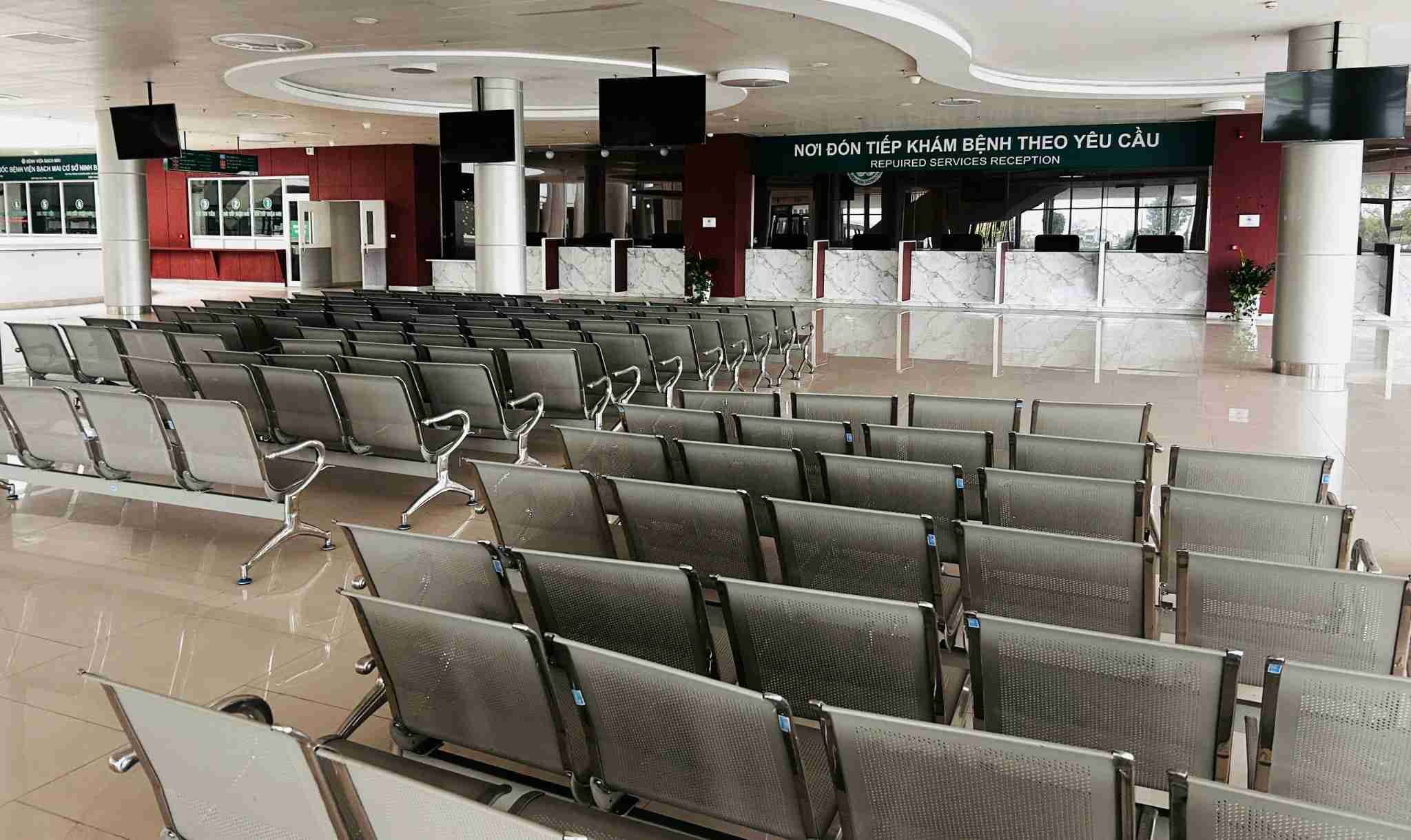 Khu vực tiếp đón bệnh nhân tại Bệnh viện Bạch Mai cơ sở 2. Ảnh: Nguyễn Trường