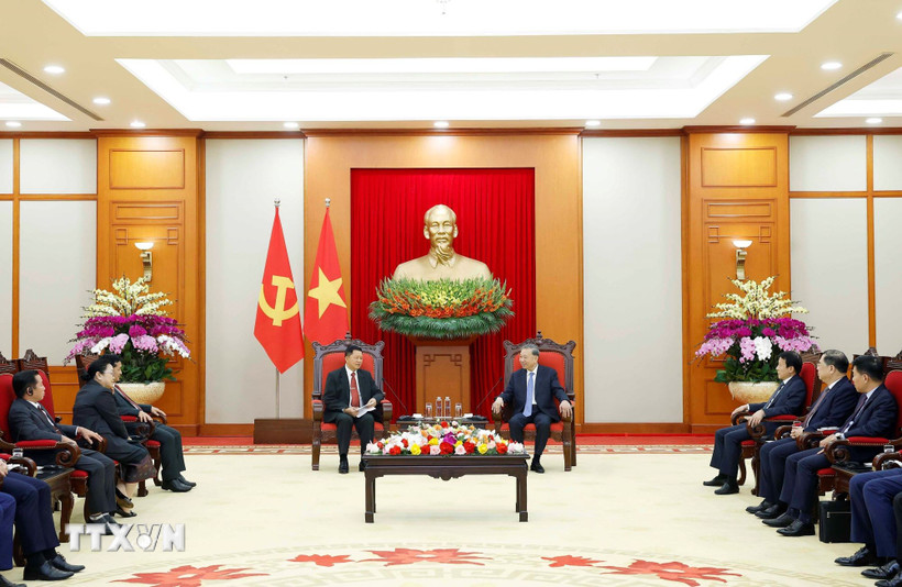 General Secretary To Lam receives Senior Lieutenant General Vanthong Kongmany - Secretary of the Party Central Committee, Minister of Public Security of Laos. Photo: VNA