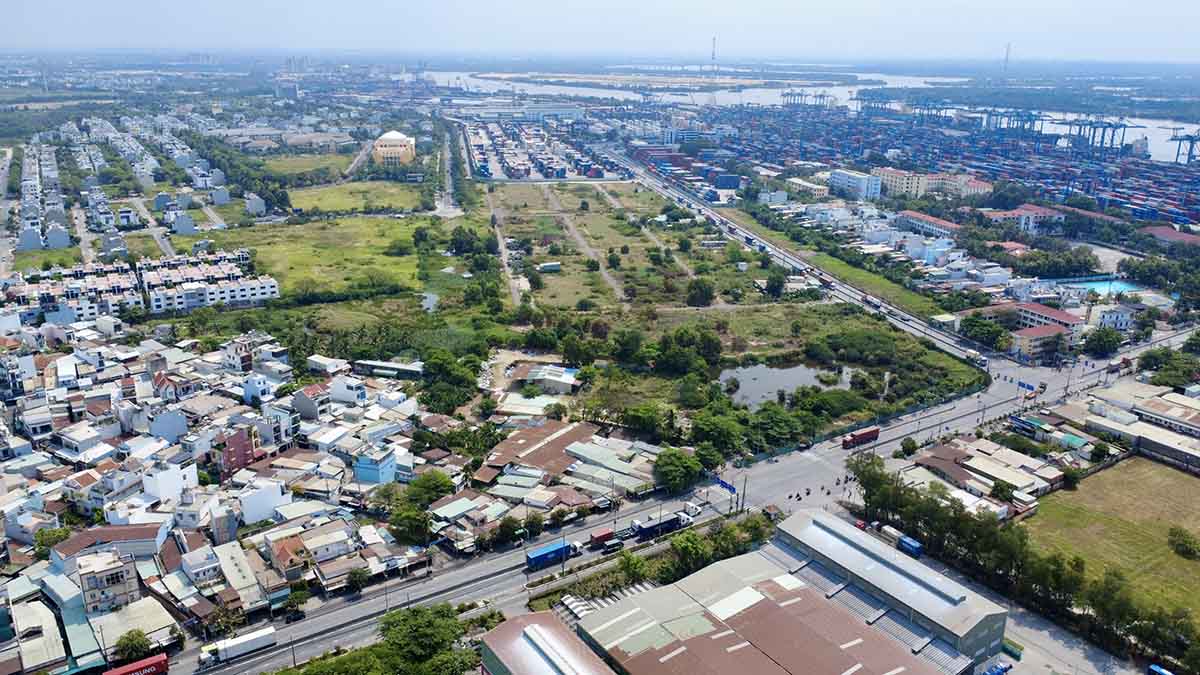 Ho Chi Minh City is about to have a 12-lane inter-port road, costing 8.782 billion VND, helping to eliminate traffic accident black spots. Photo: Nhu Quynh