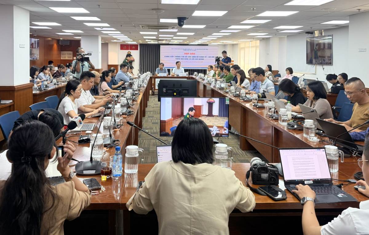 Họp báo cung cấp thông tin về các vấn đề kinh tế - xã hội trên địa bàn TPHCM vào ngày 9.4. Ảnh: Thanh Chân