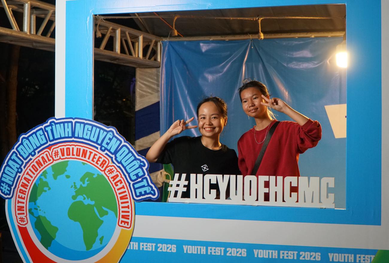 Các bạn trẻ check-in tại khu vực photobooth với nhiều thiết kế sáng tạo. Ảnh: Ngọc Ánh