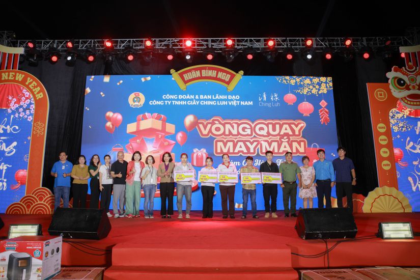 Workers participate in the lucky draw at Ching Luh Vietnam Footwear Co., Ltd. Photo: Nguyen Khai