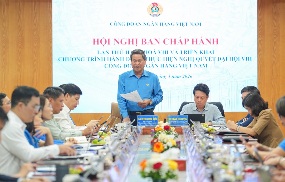 Comrade Huynh Thanh Xuan - Vice President of the Vietnam General Confederation of Labour spoke at the 2nd Conference of the Executive Committee, VIII term organized by the Vietnam Bank Union. Photo: CĐNHVN