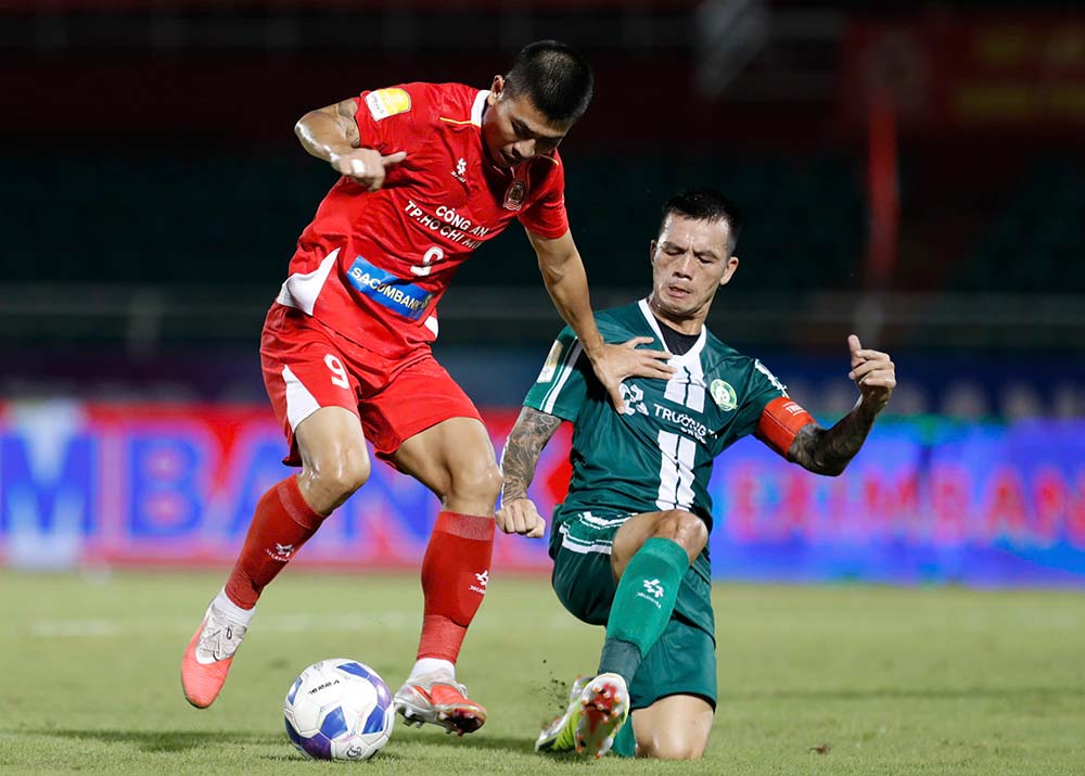 Chung cuộc, Công an TPHCM giành chiến thắng với tỉ số tối thiểu 1-0. Kết quả này giúp thầy trò huấn luyện viên Lê Huỳnh Đức giành quyền vào bán kết Cúp Quốc gia 2025-2026 đối đầu Nam Định.