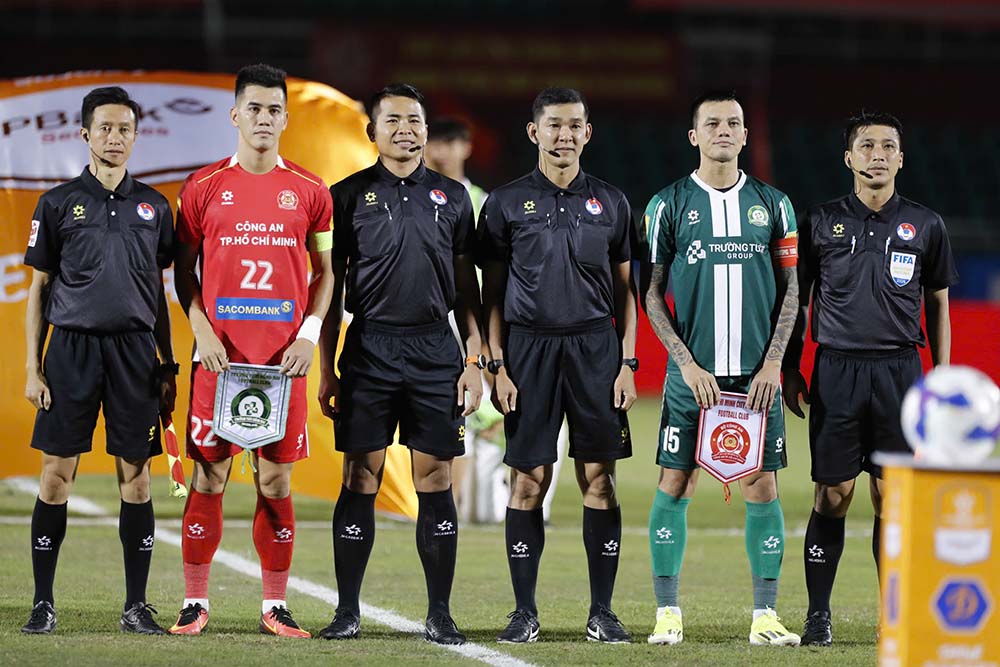 Tối 20.3, câu lạc bộ Công an TPHCM (áo đỏ) tiếp đón Trường Tươi Đồng Nai ở lượt trận tứ kết Cúp Quốc gia 2025-2026.