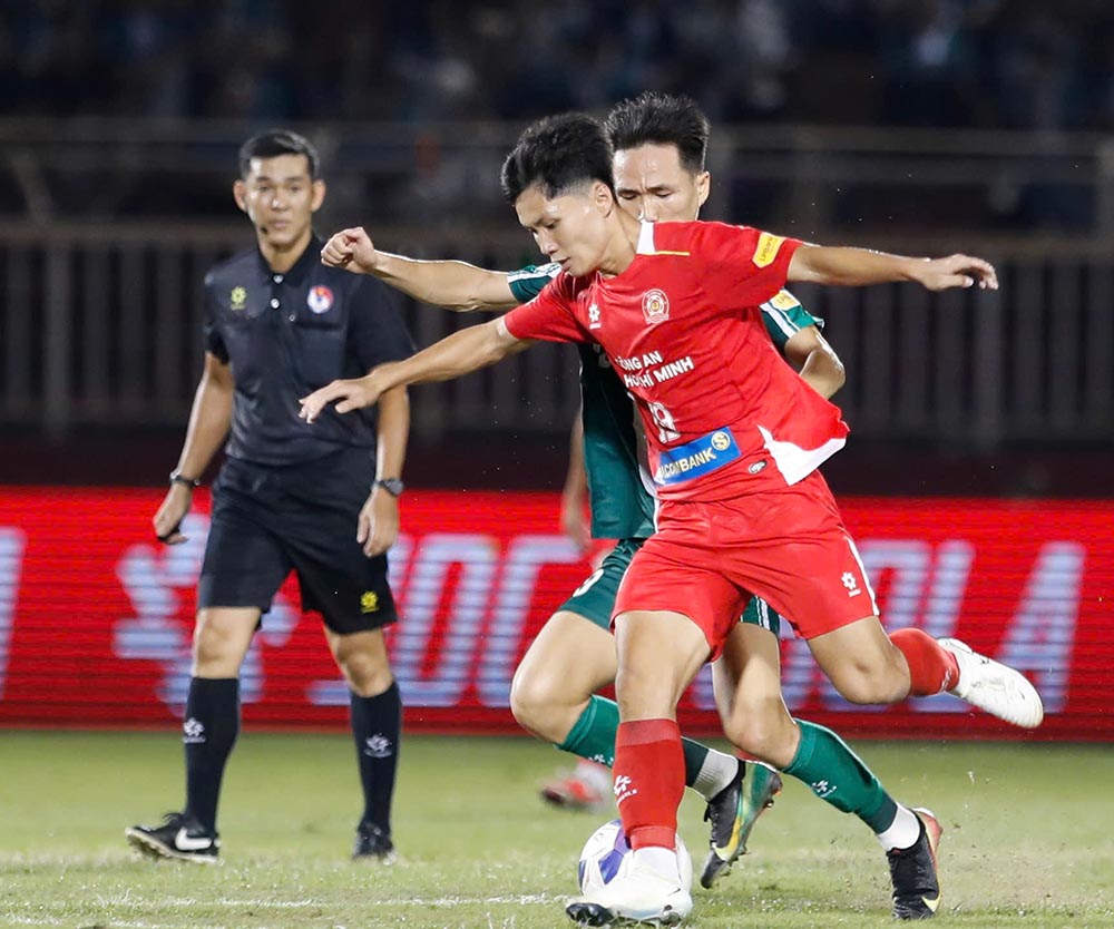 Bước sang hiệp 2, Công an TPHCM gia tăng sức ép và tạo ra nhiều cơ hội nguy hiểm.