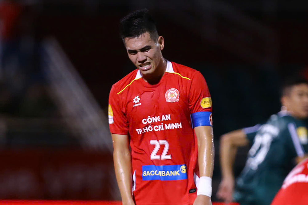 Tien Linh siguió teniendo un partido decepcionante con el uniforme de la policía de la ciudad de Ho Chi Minh. Foto de : Thanh Vu
