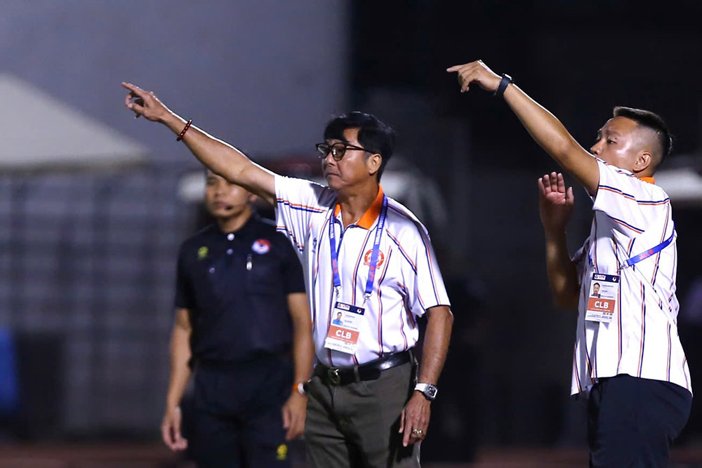 Huấn luyện viên Lê Huỳnh Đức dành lời khen cho Ngô Đăng Khoa. Ảnh: Thanh Vũ