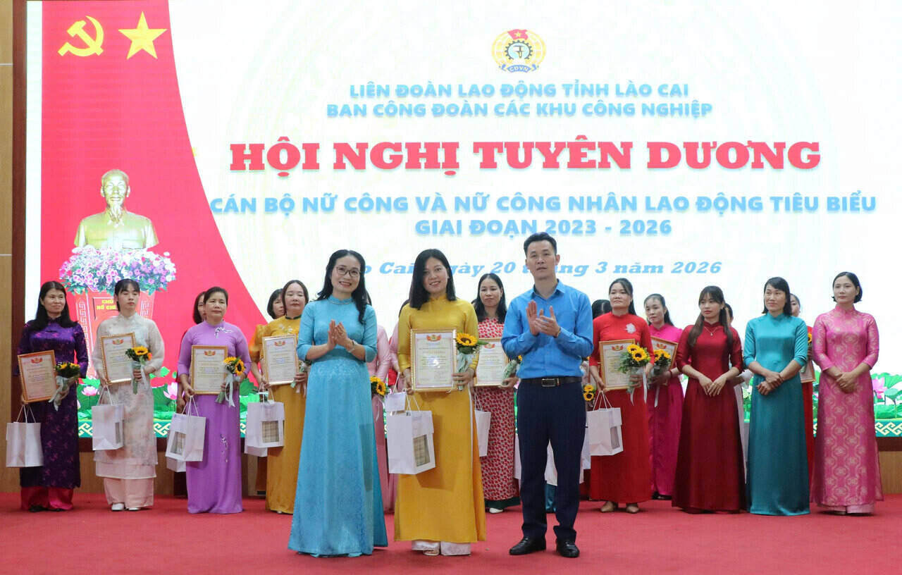 Lao Cai Provincial Labor Federation coordinates with the Trade Union Board of Industrial Parks to commend 50 outstanding female officials and female workers in the 2023–2026 period. Photo: Provided by unit