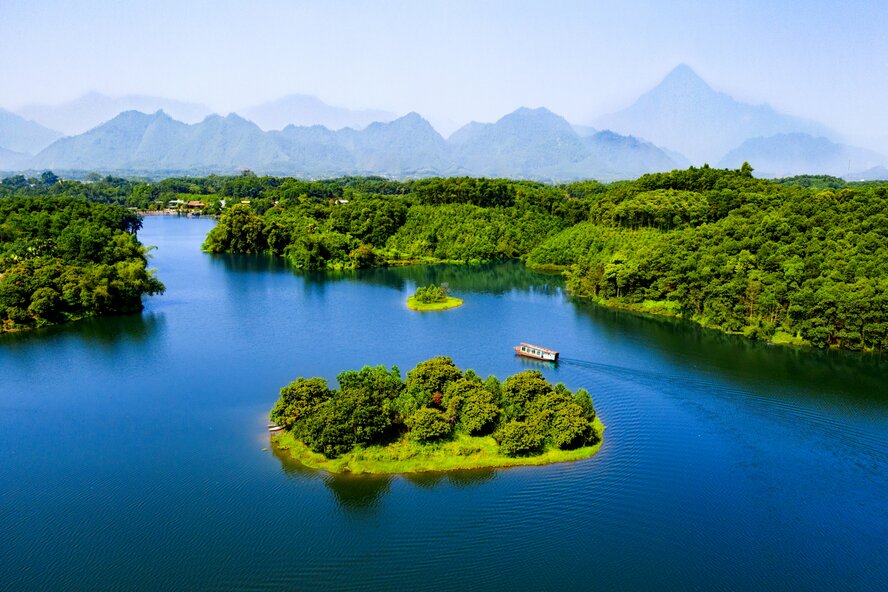 Khu vực đầm Ao Châu được gìn giữ nên vẫn giữ được nét hoang sơ. Ảnh: UBND xã Hạ Hòa