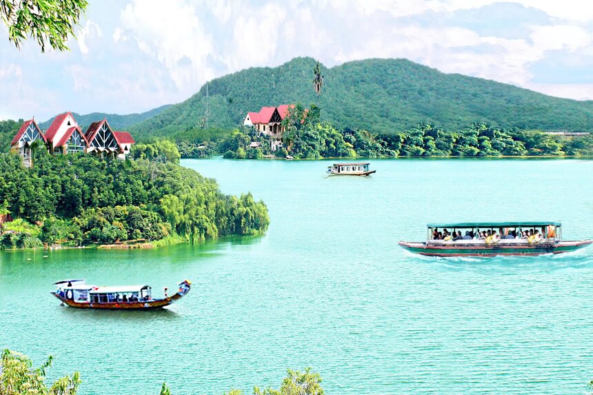 Đầm Ao Châu tại xã Hạ Hòa có nhiều tiềm năng để phát triển du lịch. Ảnh: UBND xã Hạ Hòa