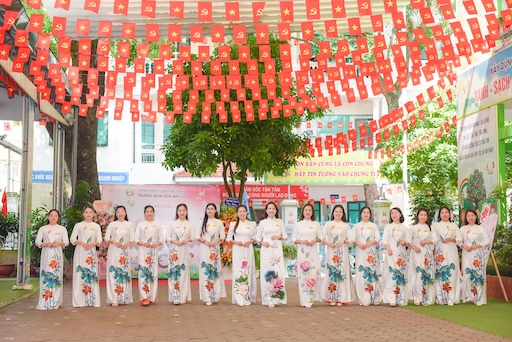 Union members and workers of May 10 Corporation participate in the "May 10 Products - Our Pride" Contest. Photo: CĐTCT