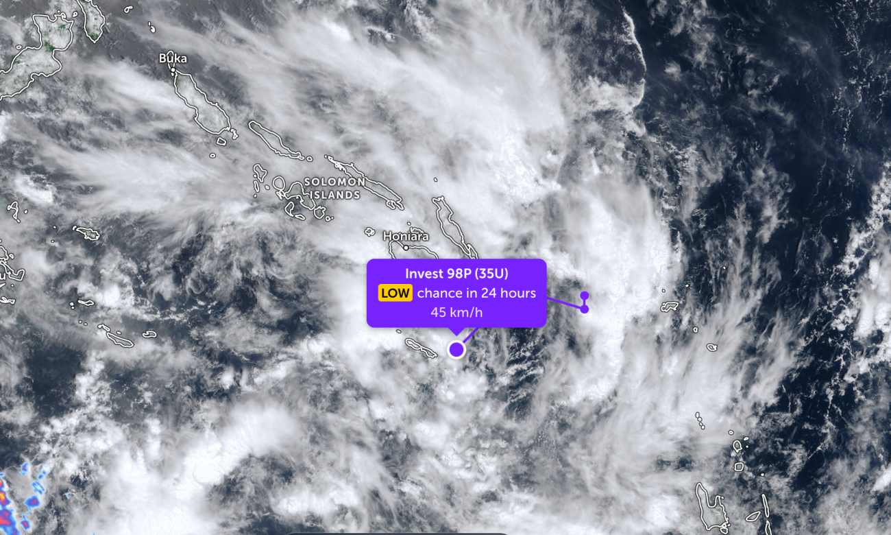 Áp thấp di chuyển xuyên qua đất liền phía Nam quần đảo Solomons. Ảnh: JTWC