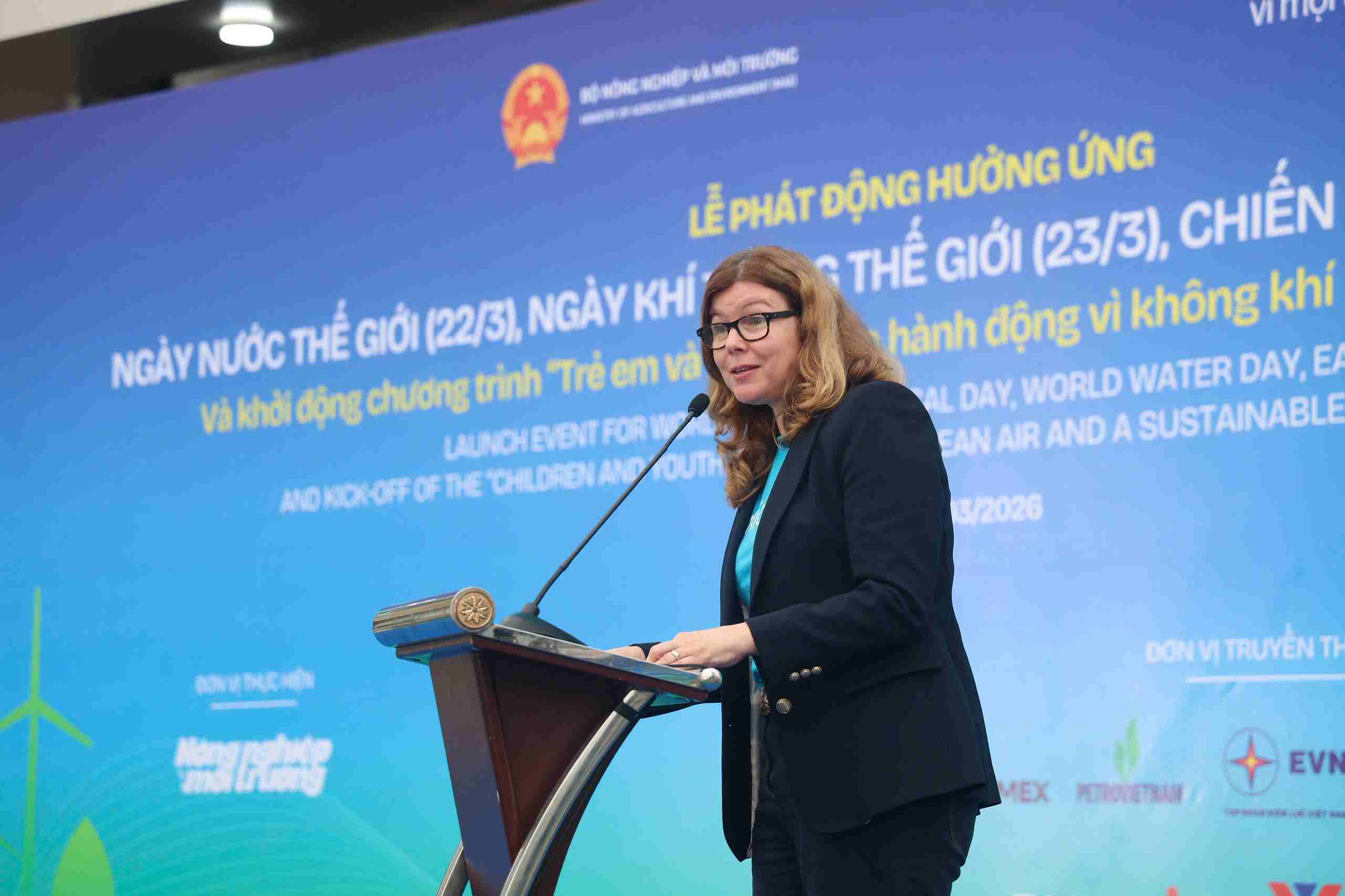 Theo bà Silvia Danailov - Trưởng đại diện UNICEF tại Việt Nam nhấn mạnh, việc bảo vệ môi trường sống là vấn đề cấp thiết. Ảnh: Dương Anh