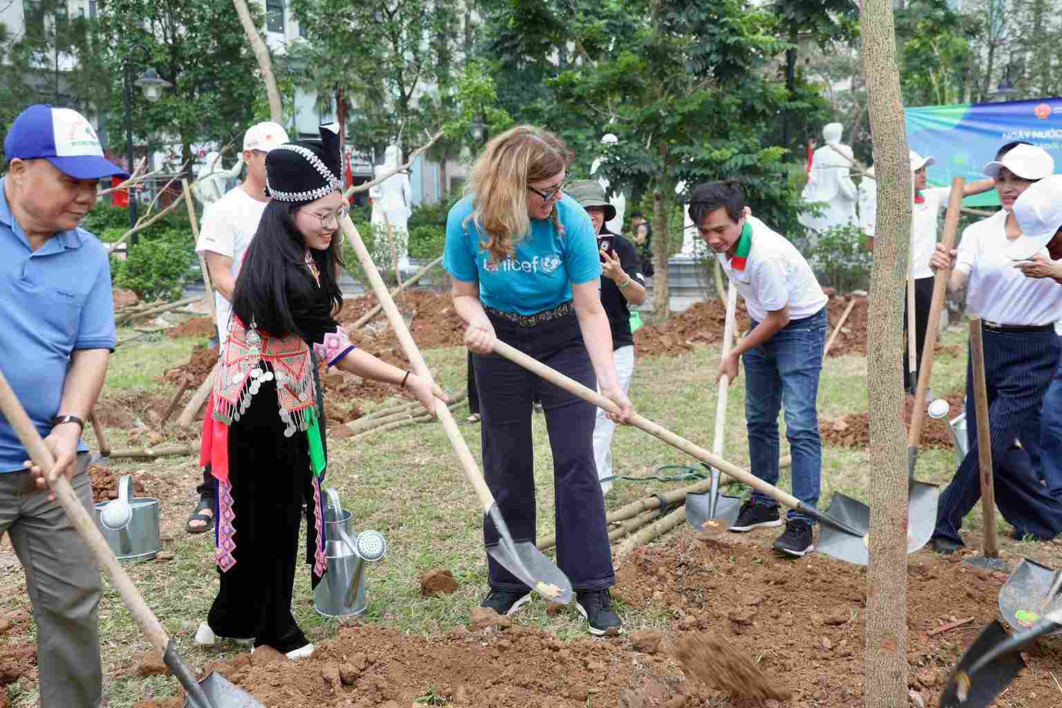 Opening the way for green environmental protection initiatives of the young generation