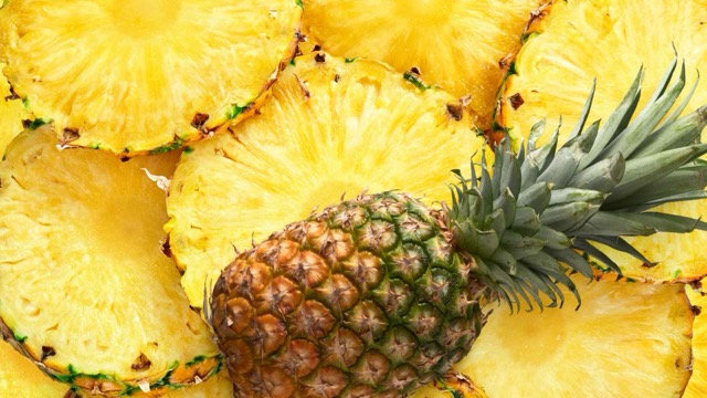 Pineapple is a fruit rich in vitamin C, using pineapple reasonably helps to detoxify the kidneys better. Graphic photo: Huong Son